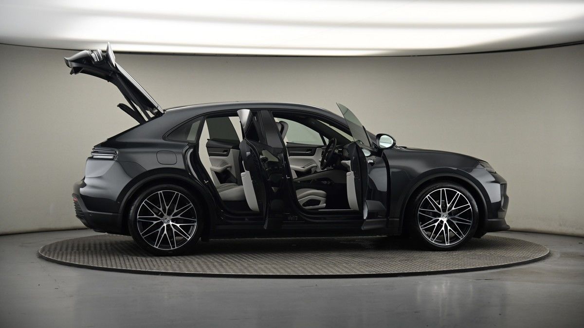 More views of Porsche Macan