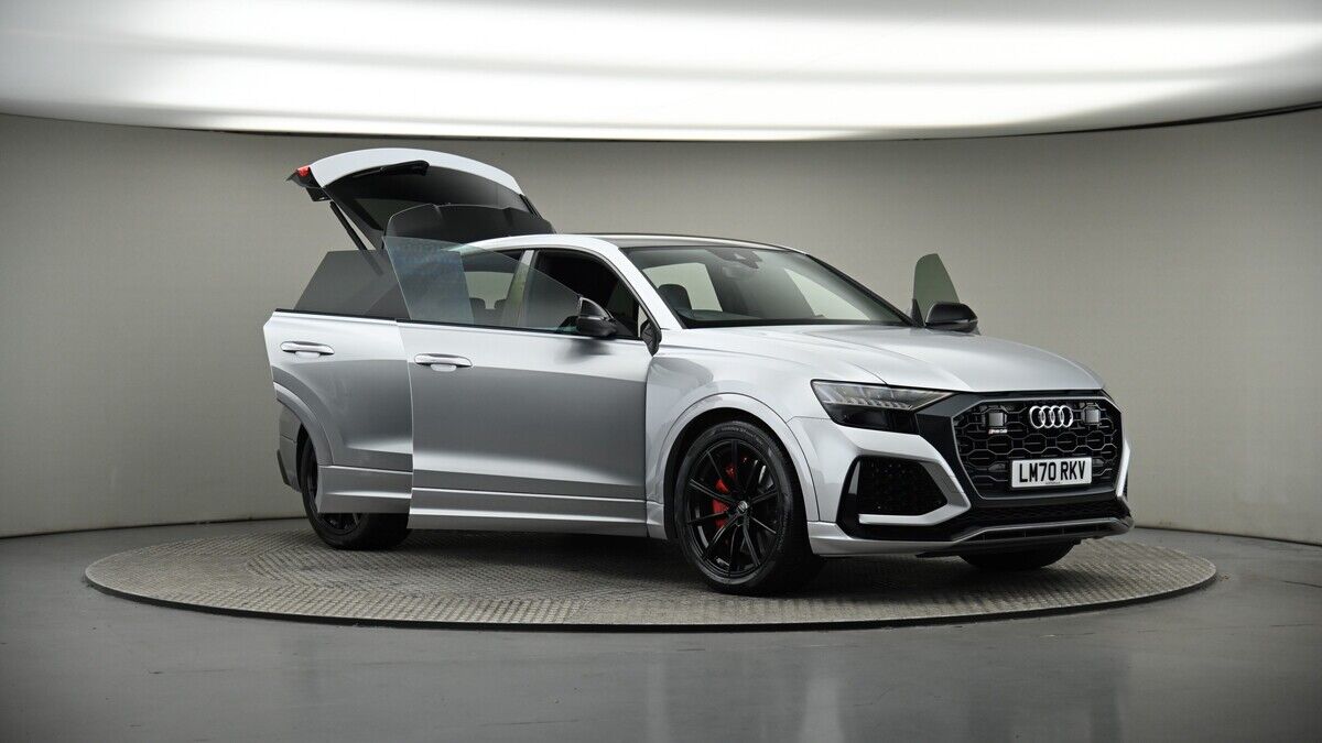 More views of Audi RSQ8