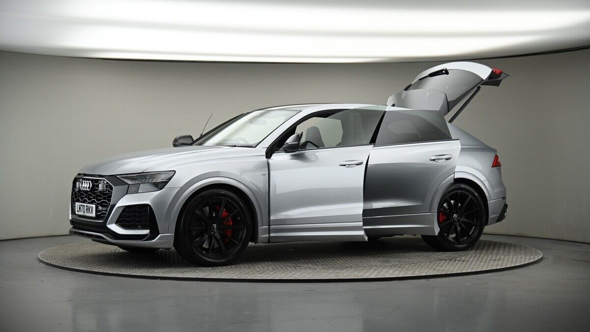 More views of Audi RSQ8