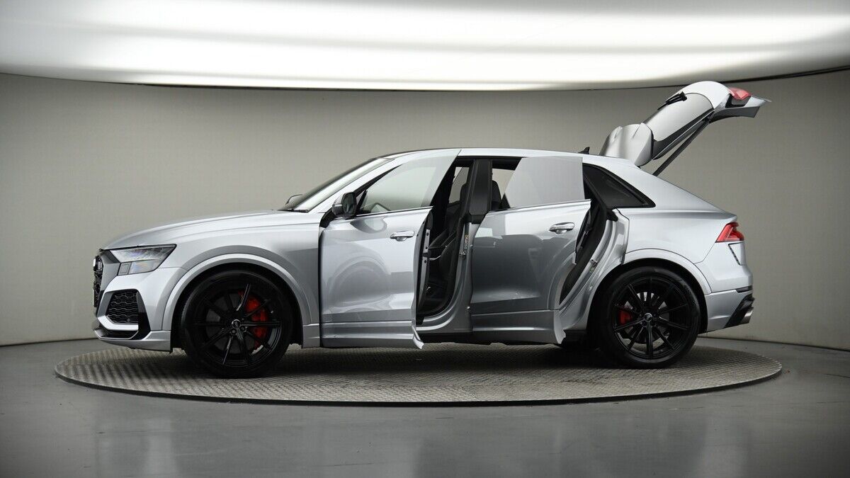 More views of Audi RSQ8