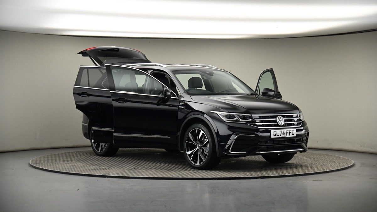 More views of Volkswagen Tiguan Allspace
