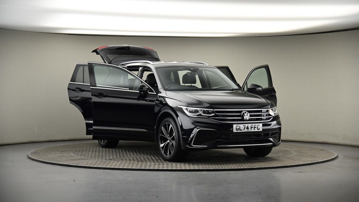 More views of Volkswagen Tiguan Allspace