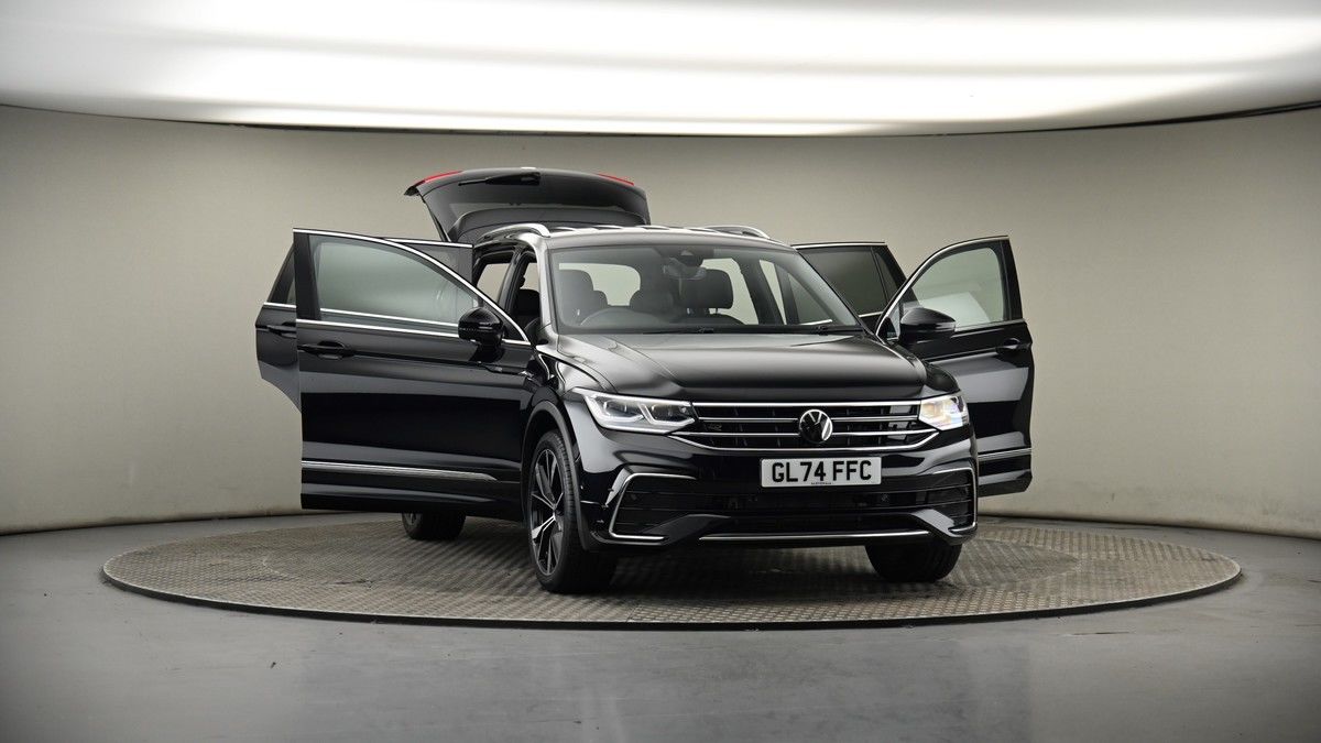 More views of Volkswagen Tiguan Allspace