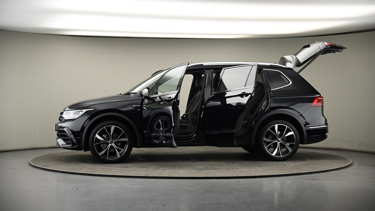 More views of Volkswagen Tiguan Allspace