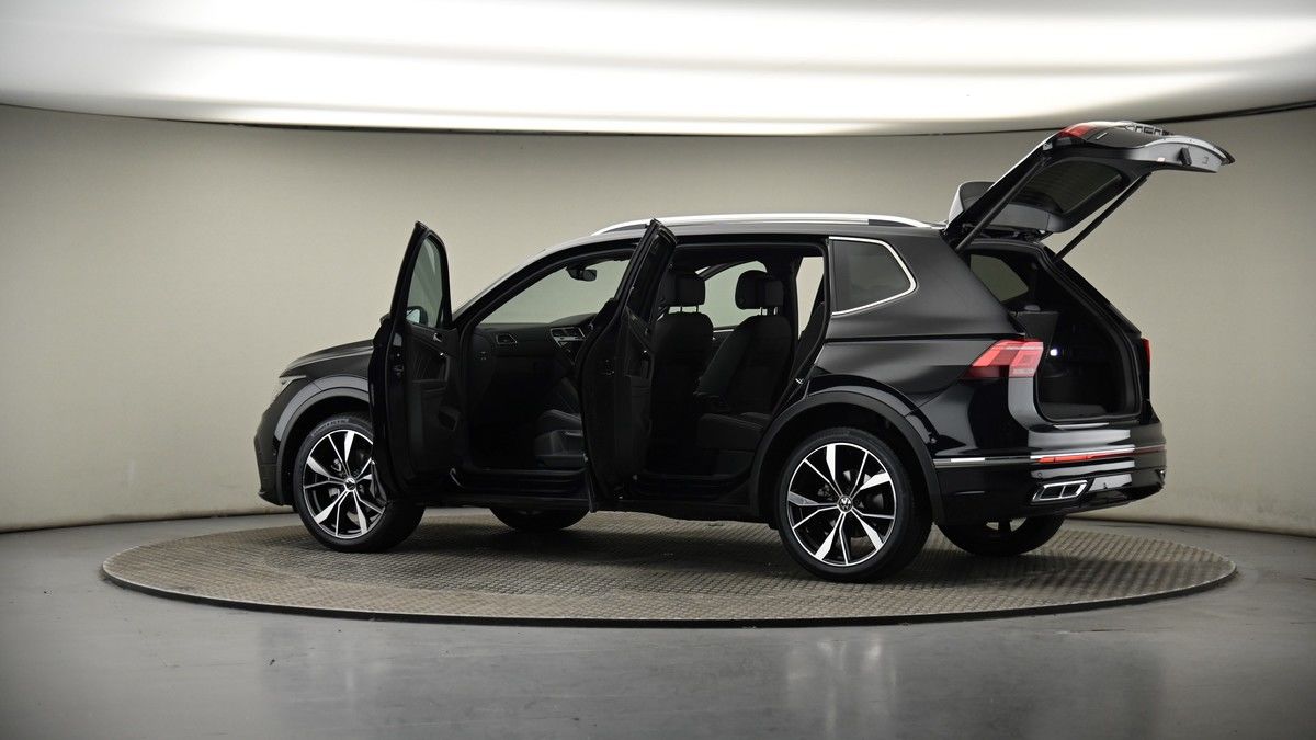 More views of Volkswagen Tiguan Allspace
