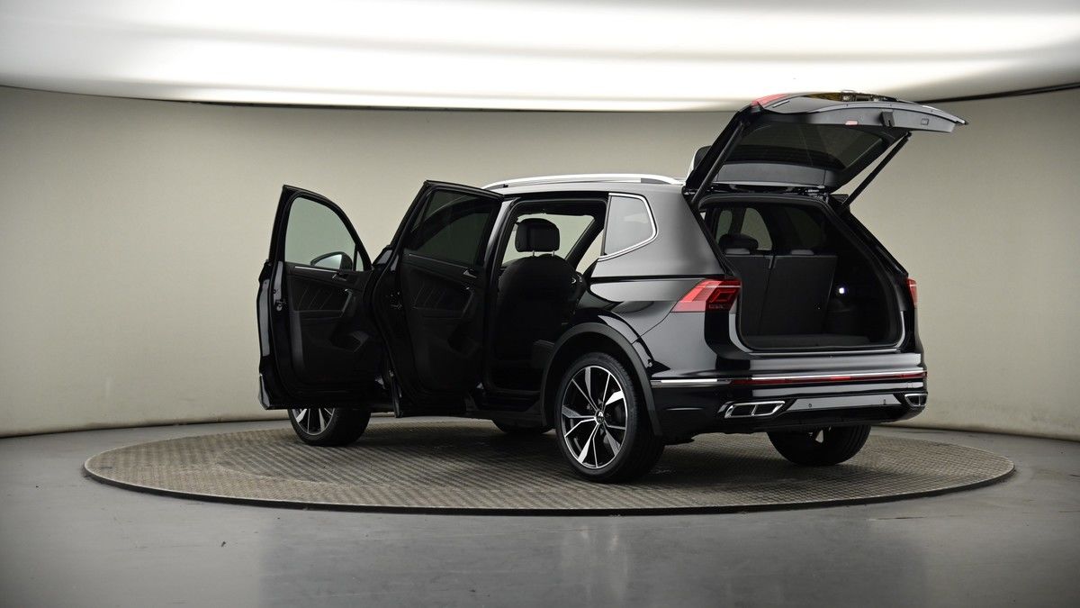 More views of Volkswagen Tiguan Allspace