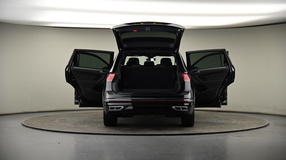 More views of Volkswagen Tiguan Allspace