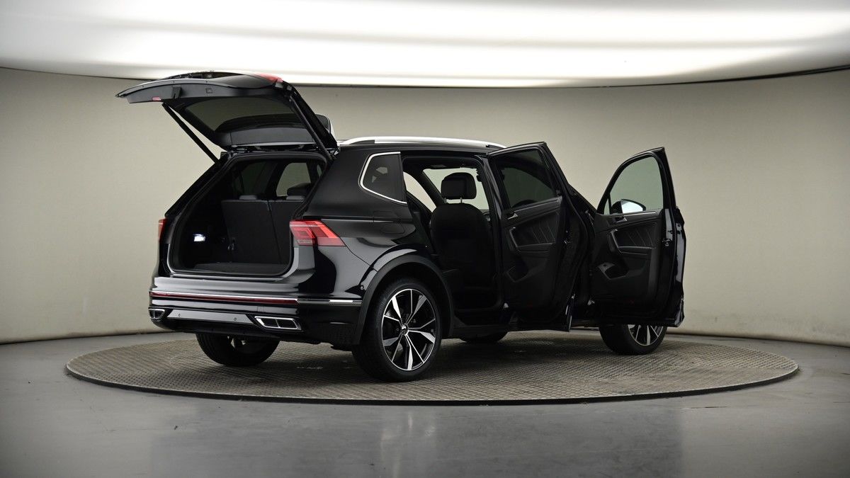 More views of Volkswagen Tiguan Allspace