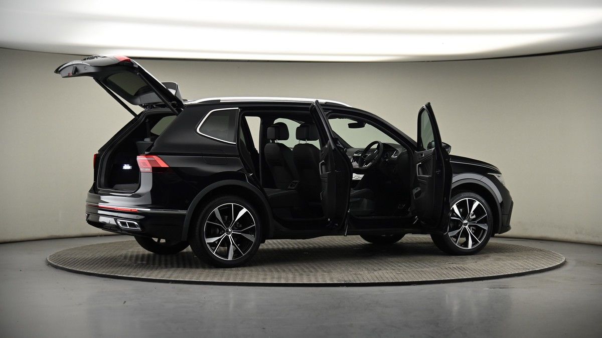 More views of Volkswagen Tiguan Allspace