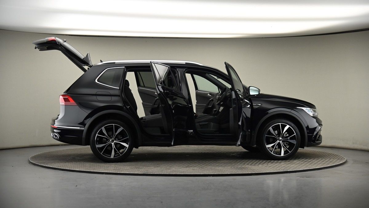 More views of Volkswagen Tiguan Allspace