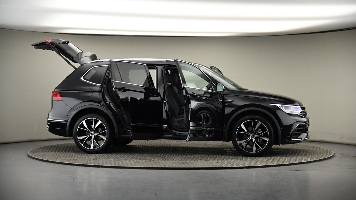 More views of Volkswagen Tiguan Allspace