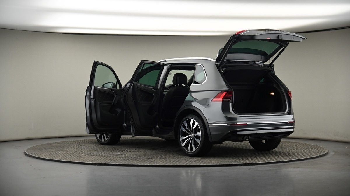 More views of Volkswagen Tiguan