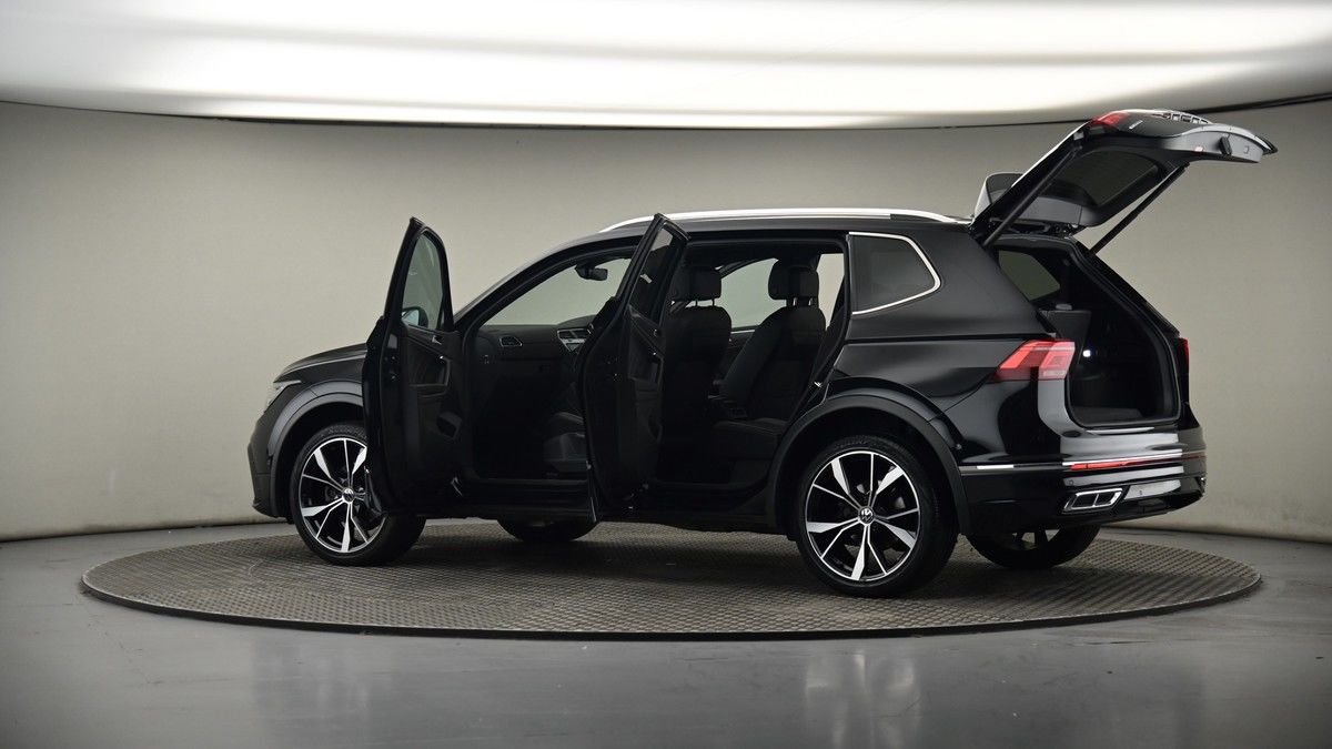 More views of Volkswagen Tiguan Allspace