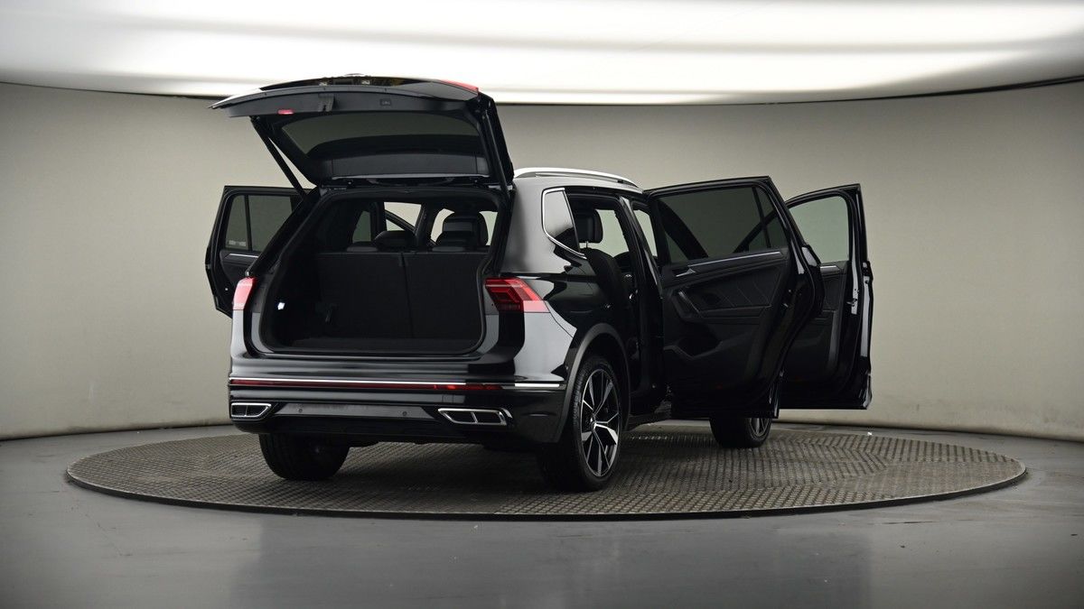 More views of Volkswagen Tiguan Allspace