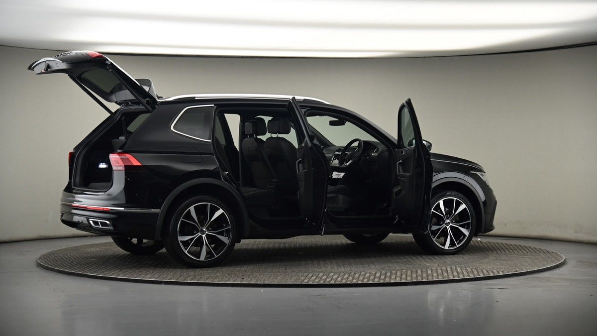 More views of Volkswagen Tiguan Allspace
