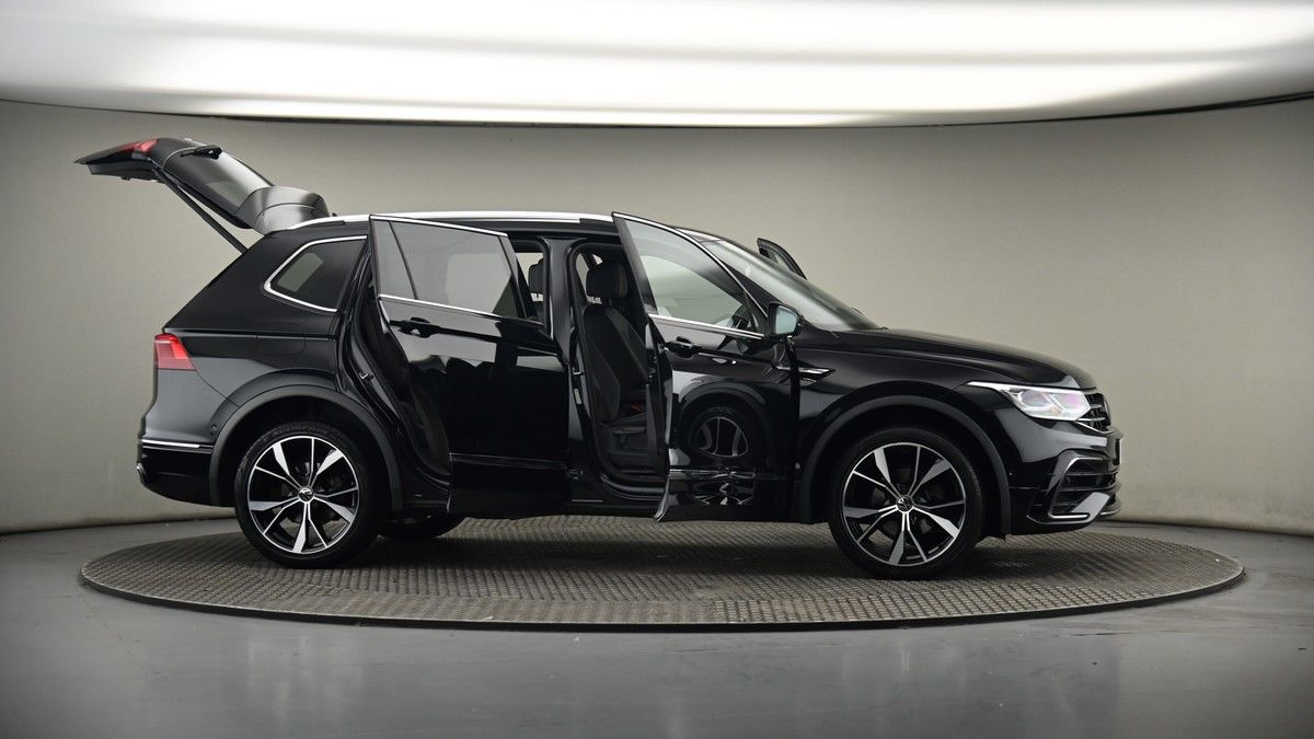 More views of Volkswagen Tiguan Allspace