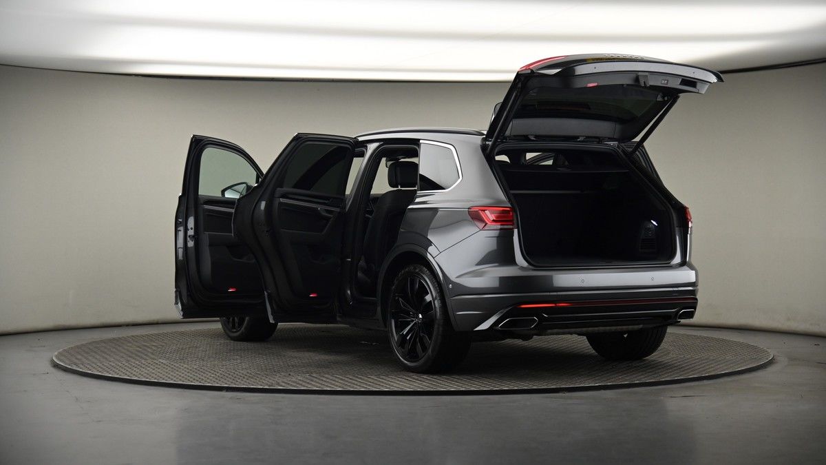Volkswagen Touareg Image 8