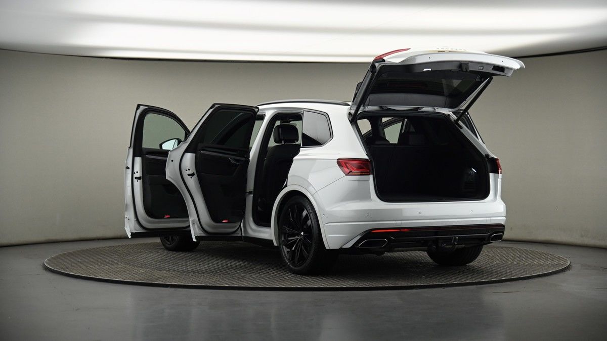 Volkswagen Touareg Image 8