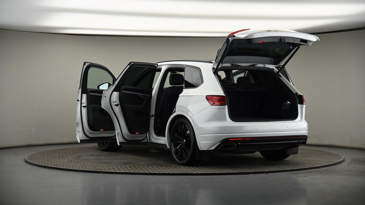 Volkswagen Touareg Image 8