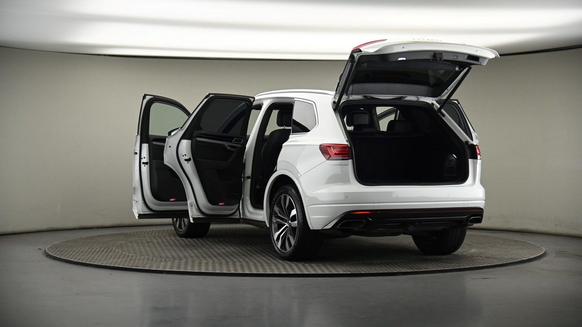 Volkswagen Touareg Image 8