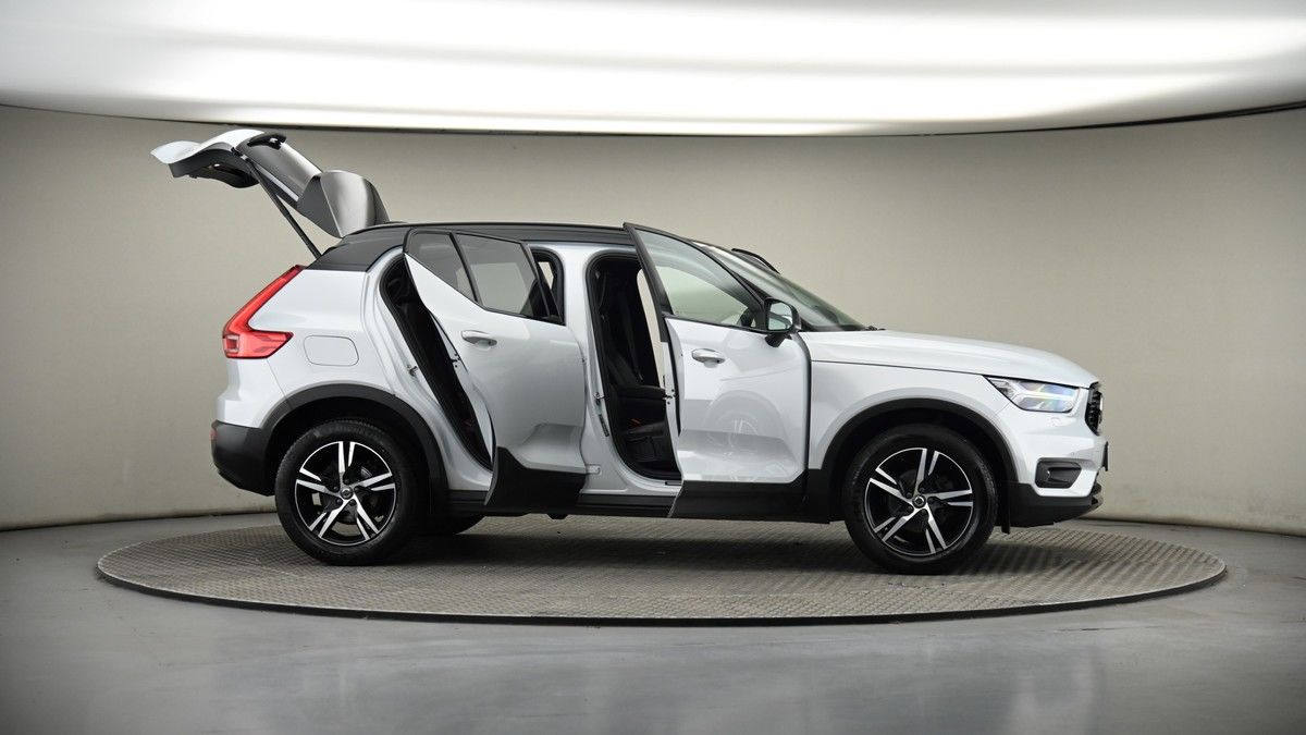 More views of Volvo XC40