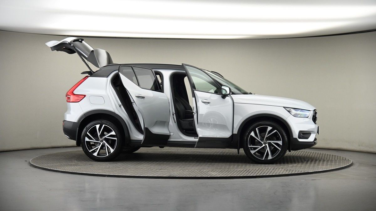 More views of Volvo XC40