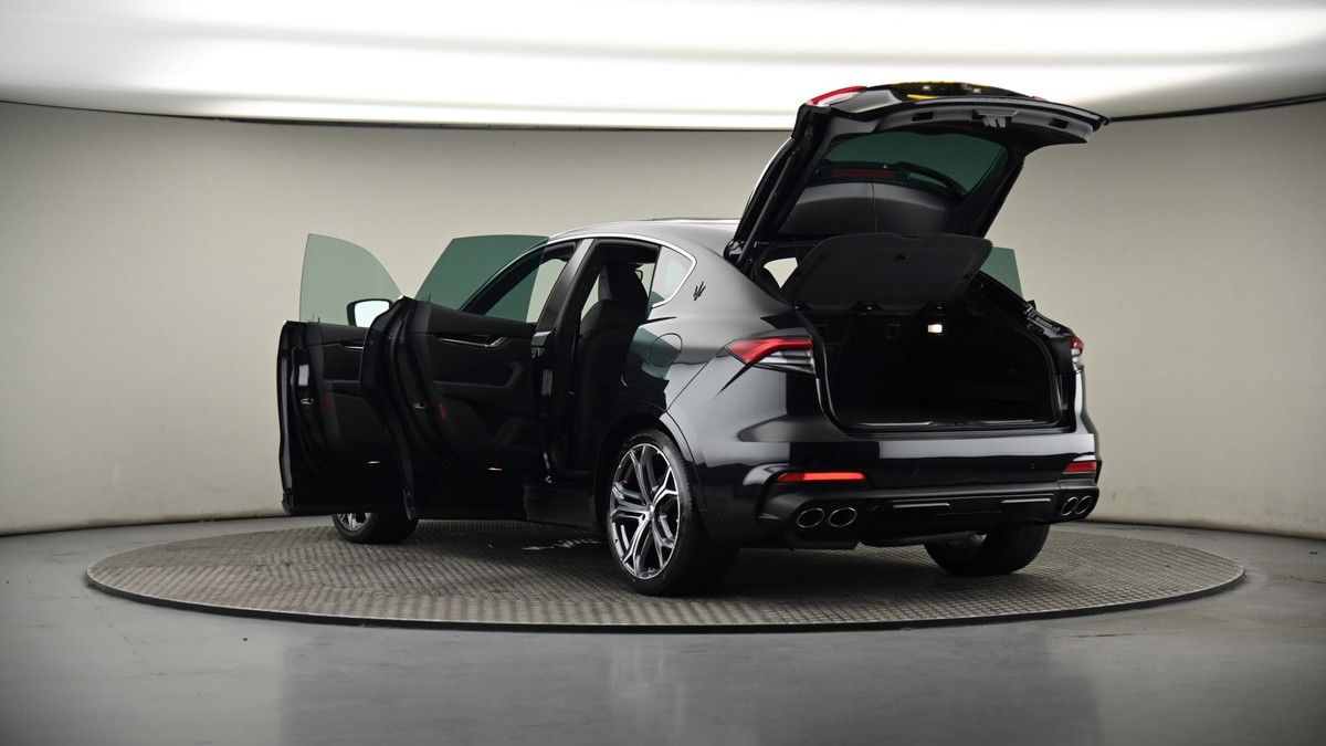 Maserati Levante Image 8