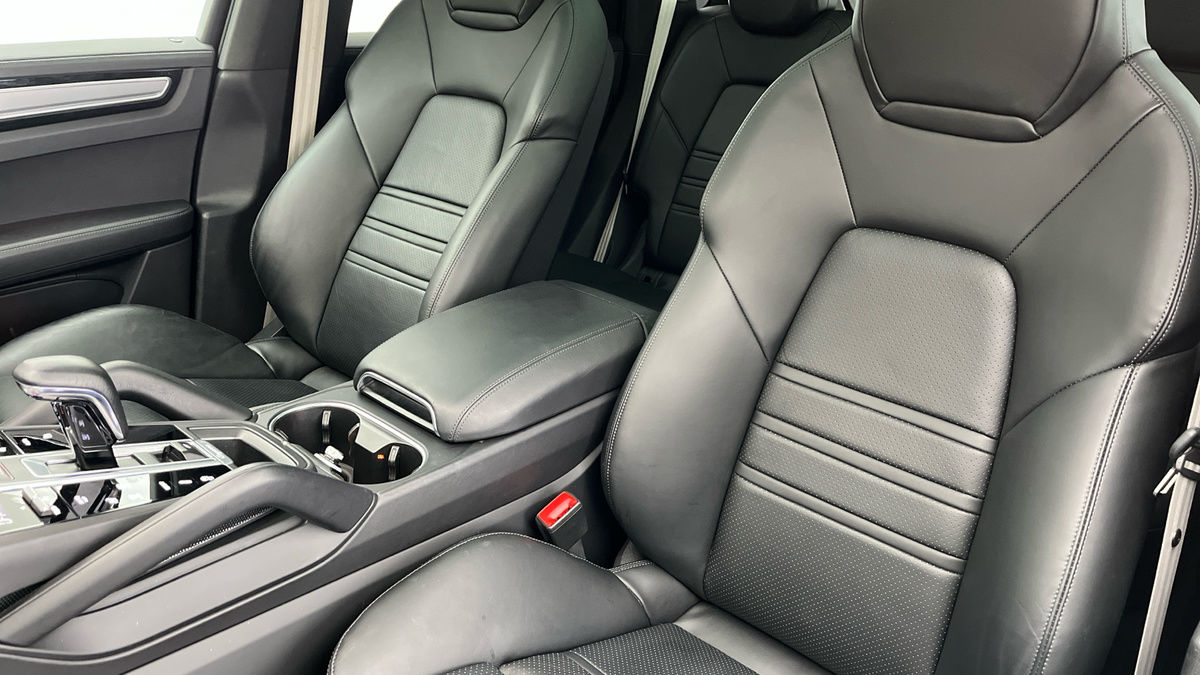 Porsche Cayenne Image 7
