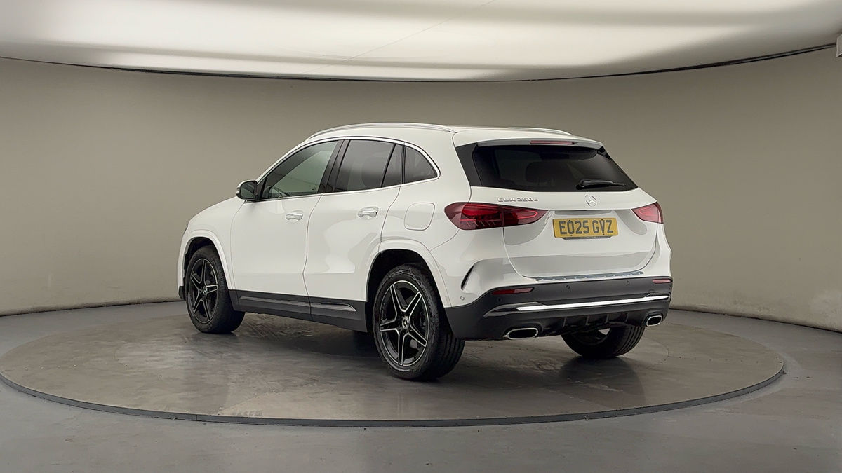 Mercedes-Benz GLA Image 2