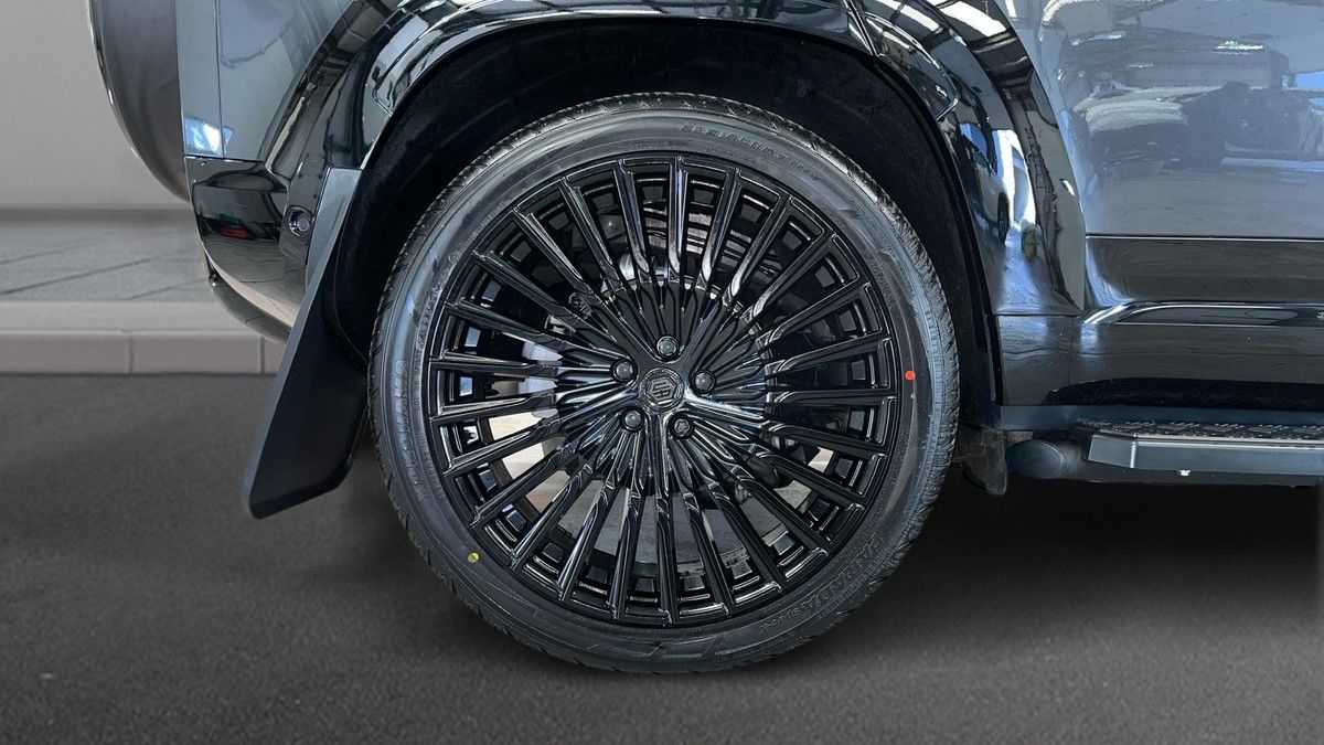 Land Rover Defender 110 Urban Image 19