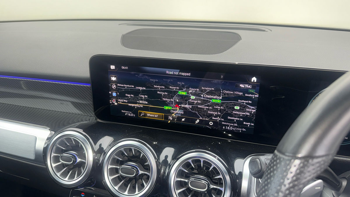 Mercedes-Benz GLB Image 17