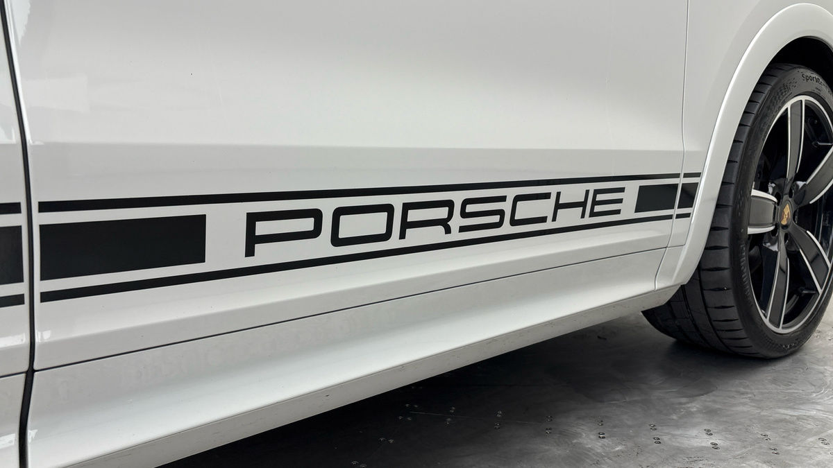 Porsche Cayenne Image 27
