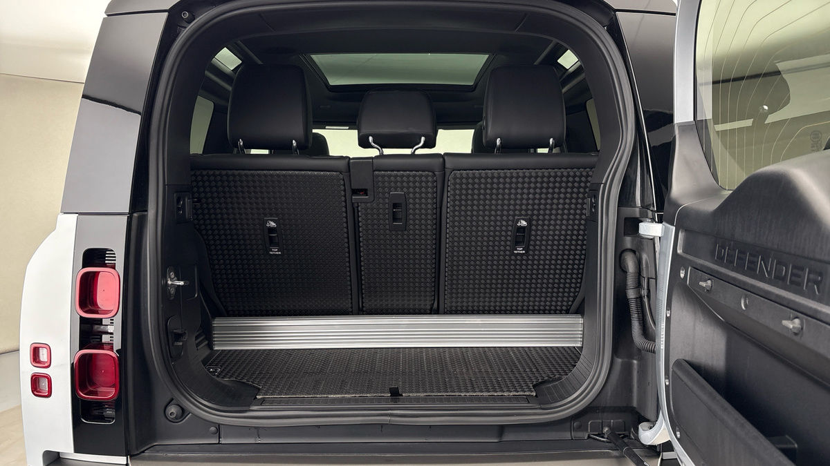 Land Rover Defender 90 Image 11