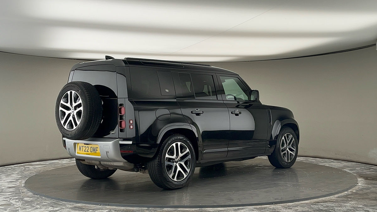 Land Rover Defender 110 Image 21
