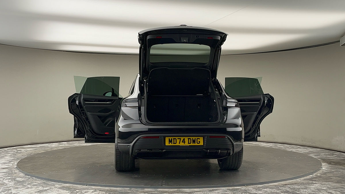 More views of Porsche Macan