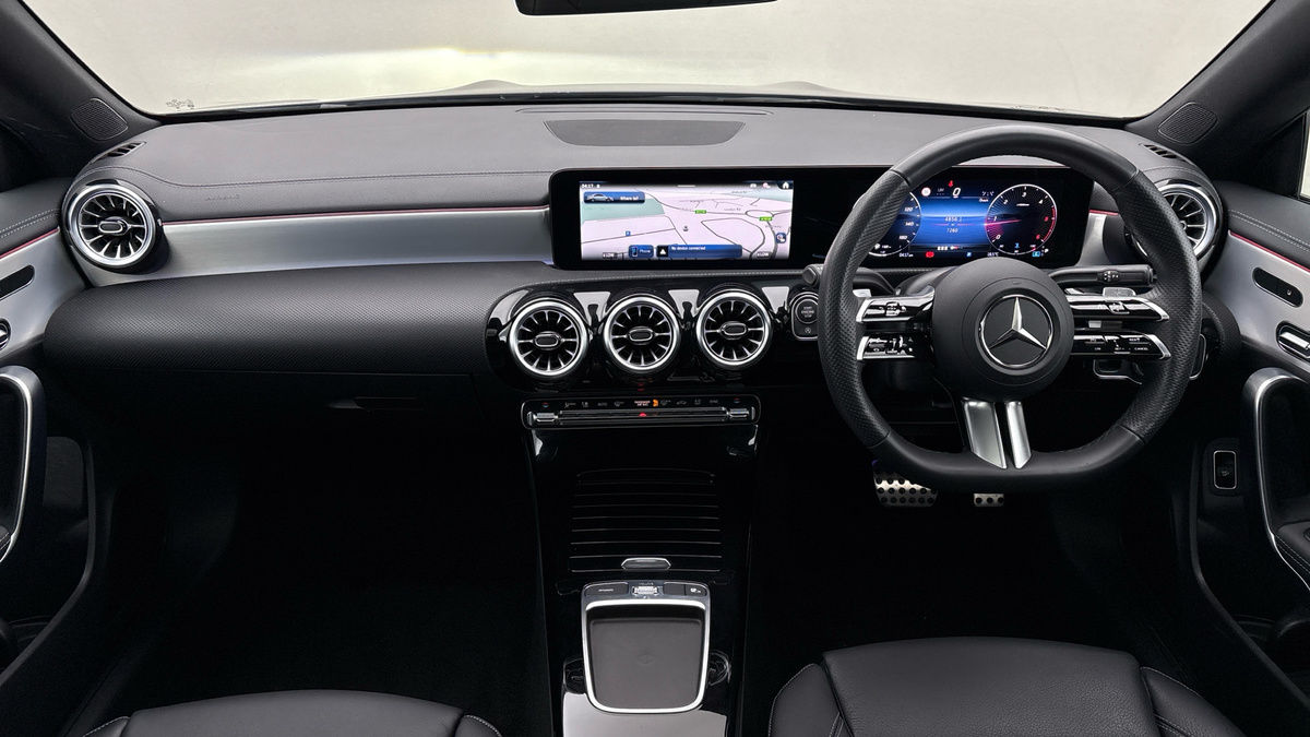 Mercedes-Benz CLA Image 12