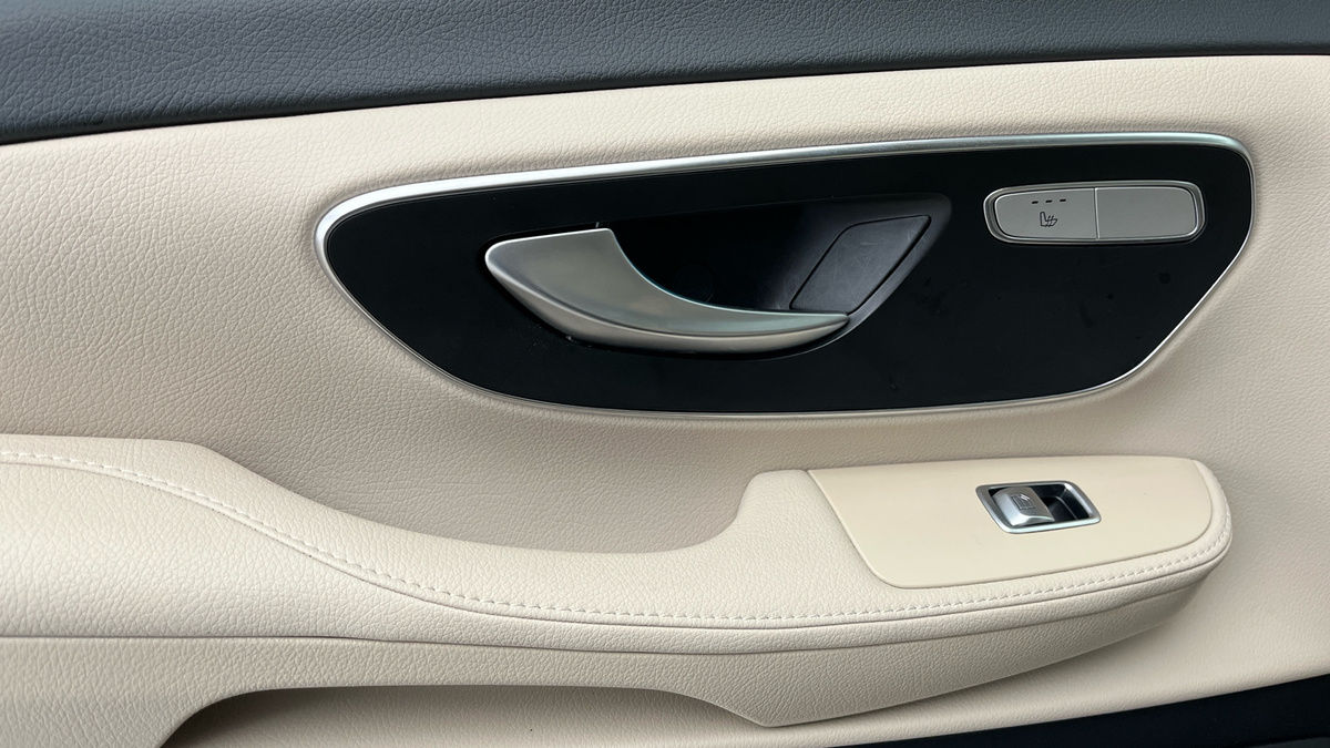 Mercedes-Benz V Class Image 19