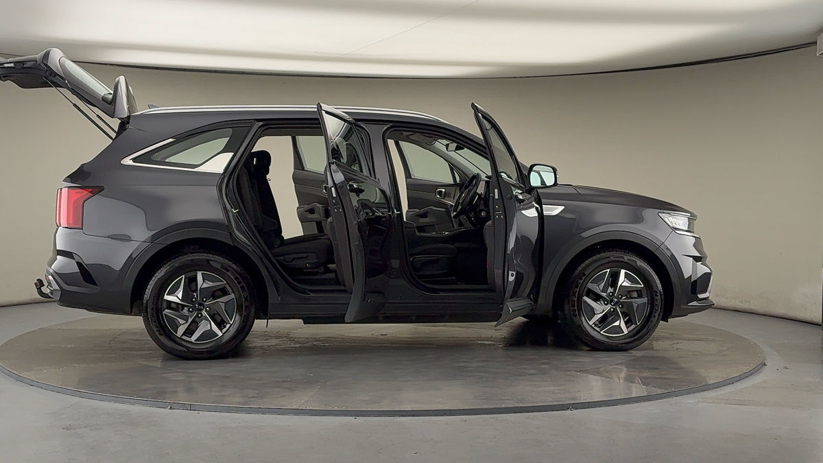More views of Kia Sorento
