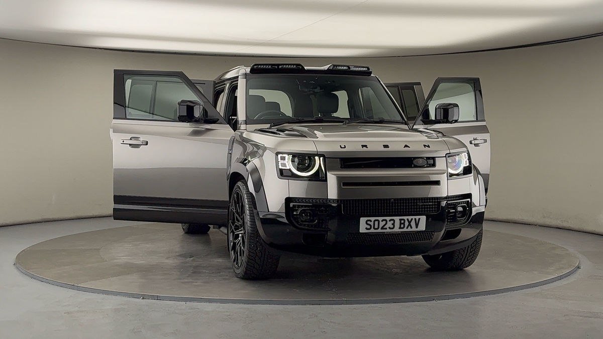 More views of Land Rover Defender 110