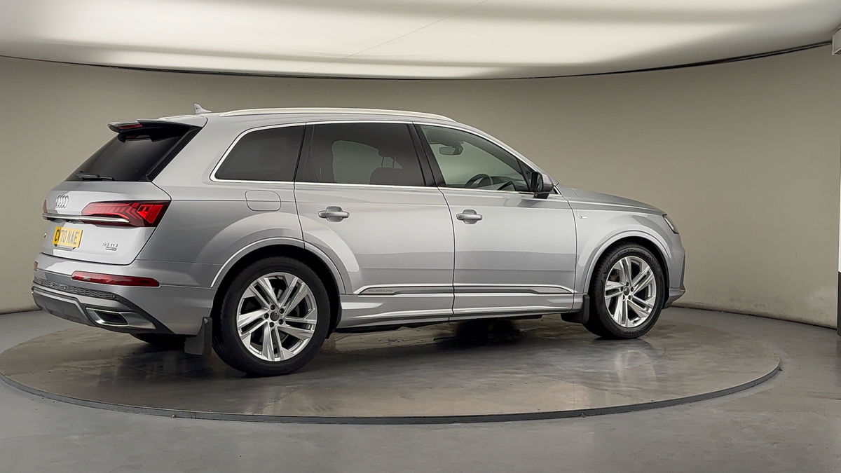 More views of Audi Q7