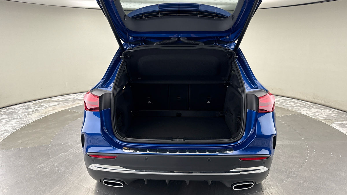 Mercedes-Benz GLA Image 11