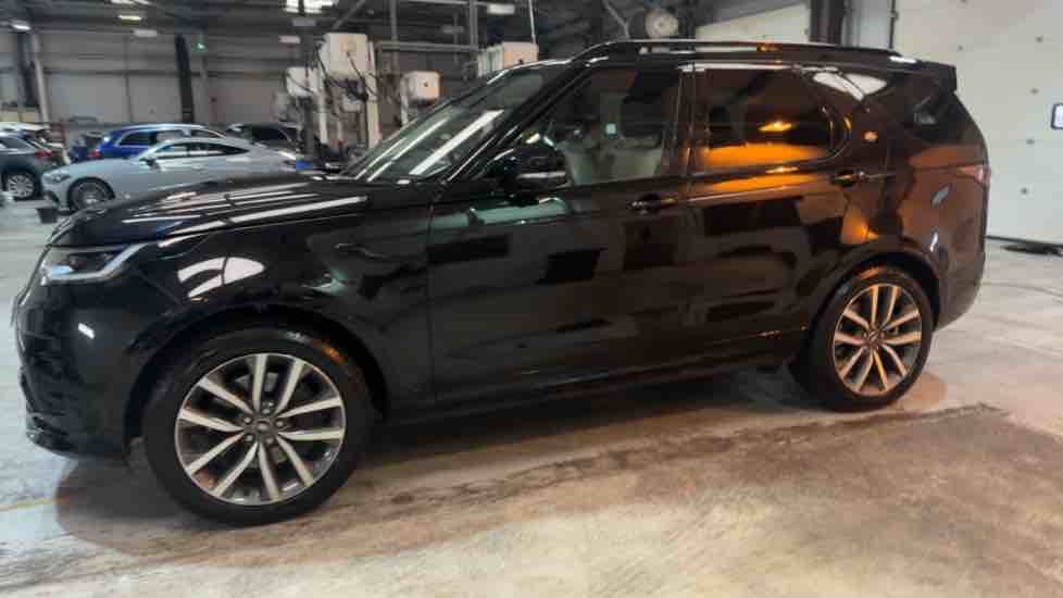 More views of Land Rover Discovery