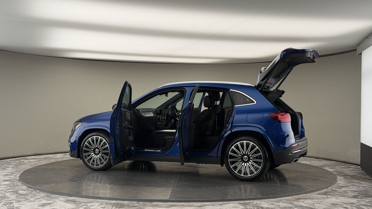 Mercedes-Benz GLA Image 10