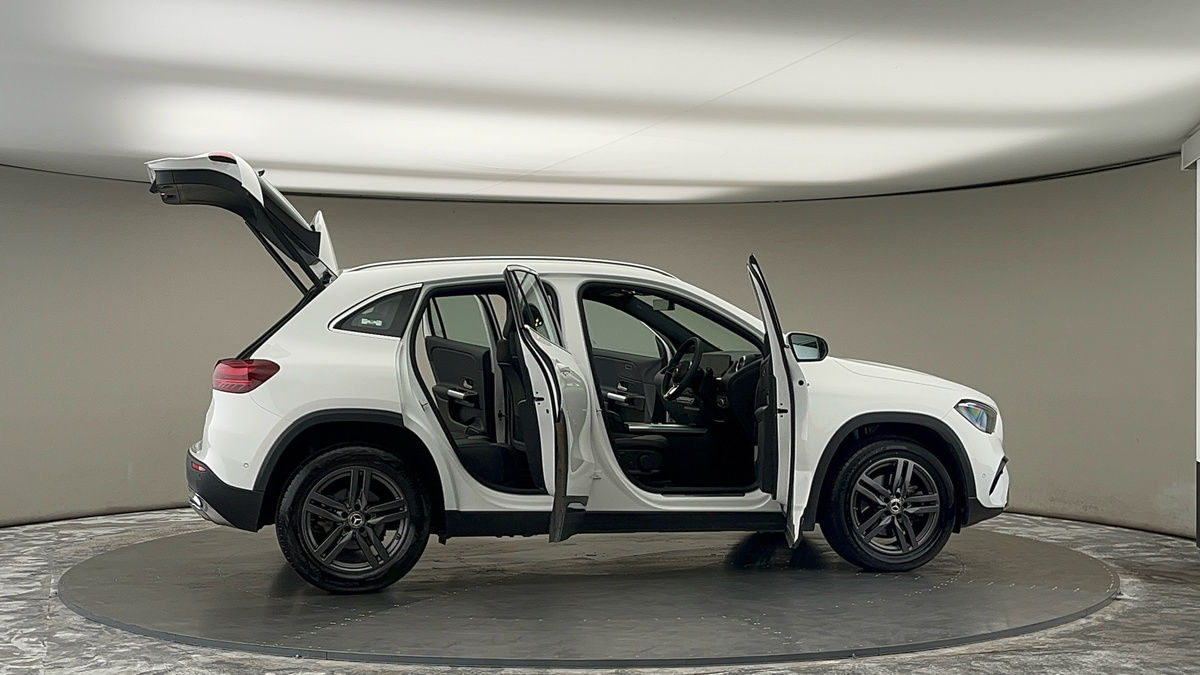 More views of Mercedes-Benz GLA