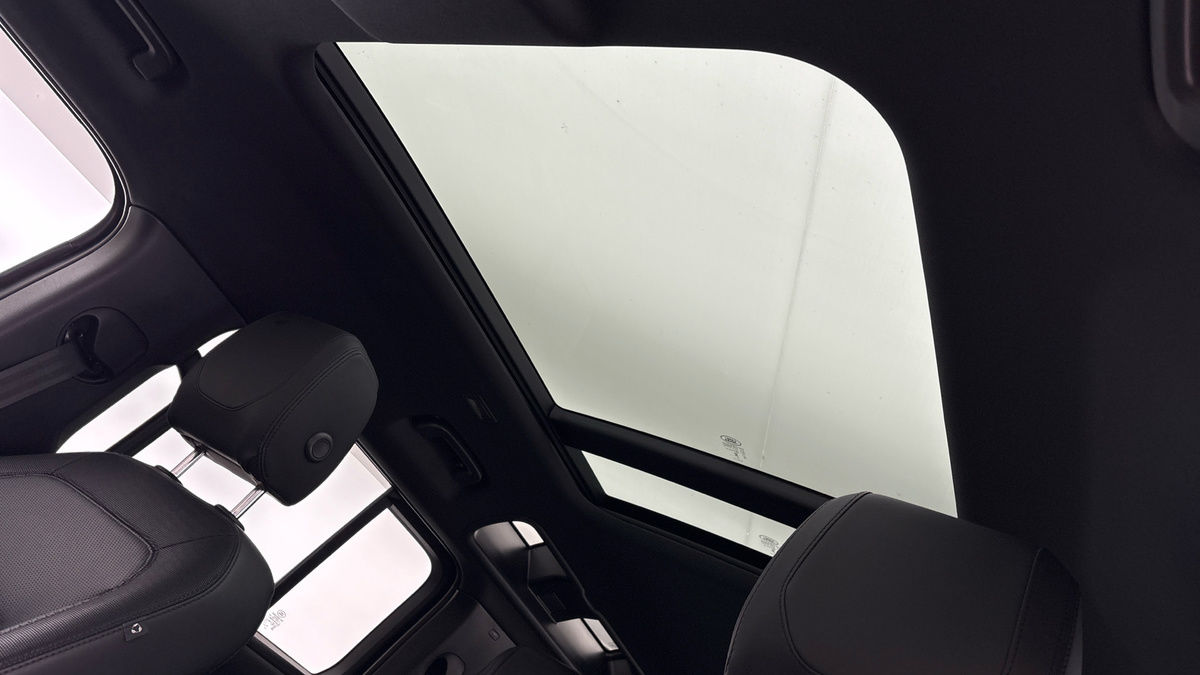 Land Rover Defender 110 Urban Image 6