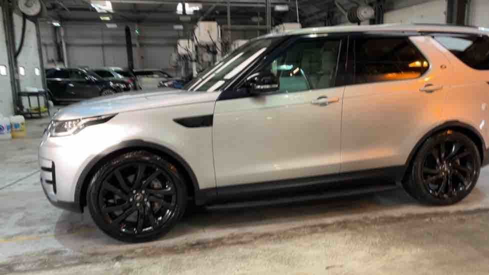 More views of Land Rover Discovery