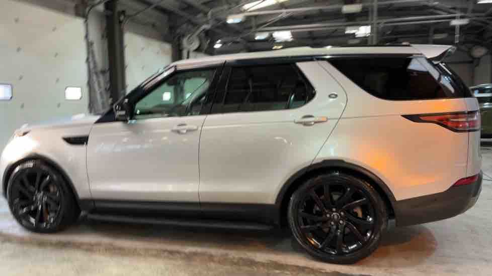 More views of Land Rover Discovery