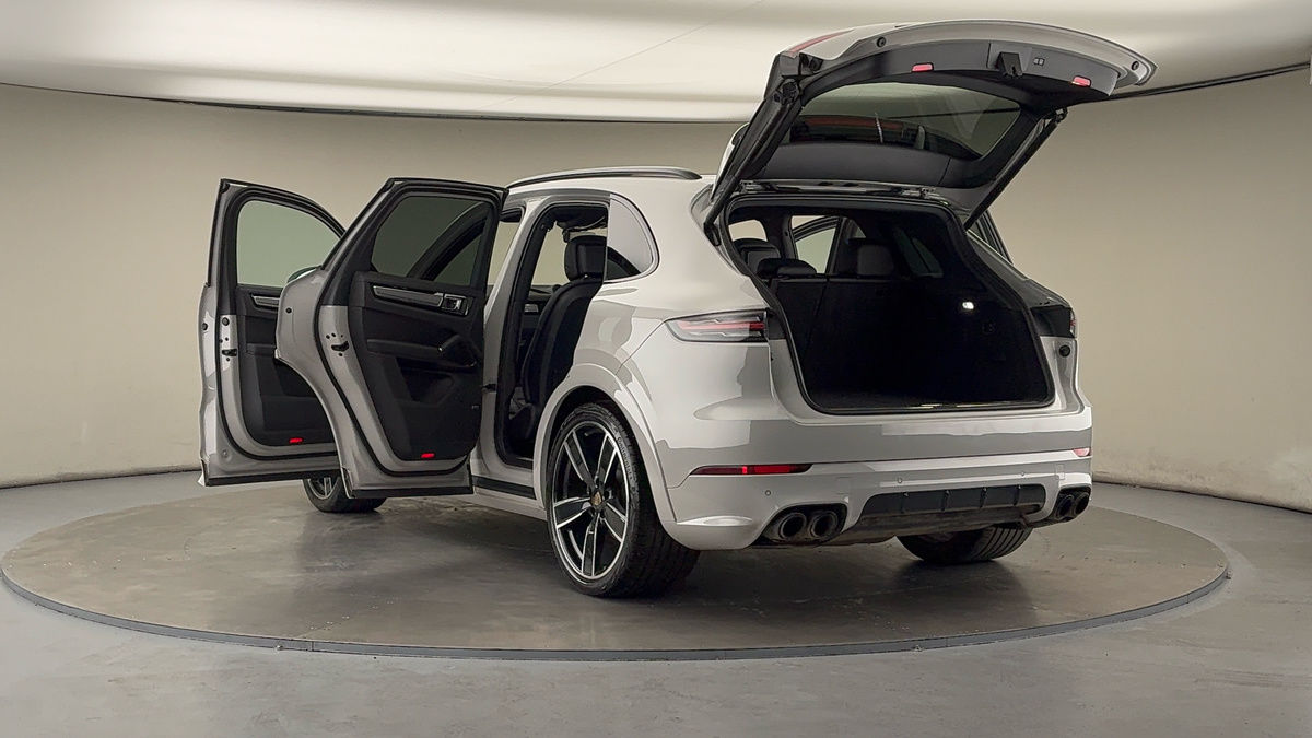 Porsche Cayenne Image 23