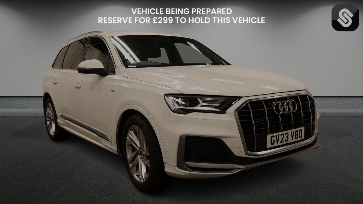 Audi Q7 Sticky Header Image