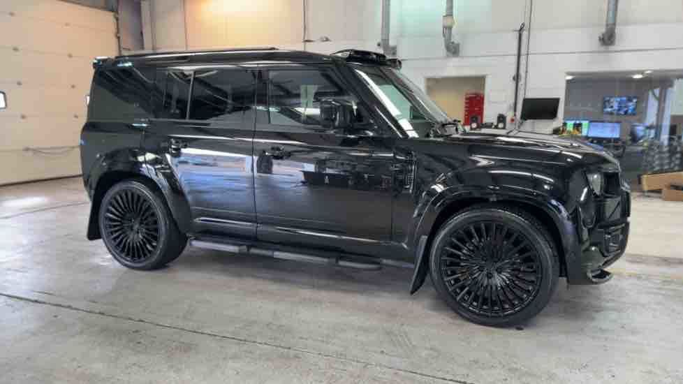 More views of Land Rover Defender 110